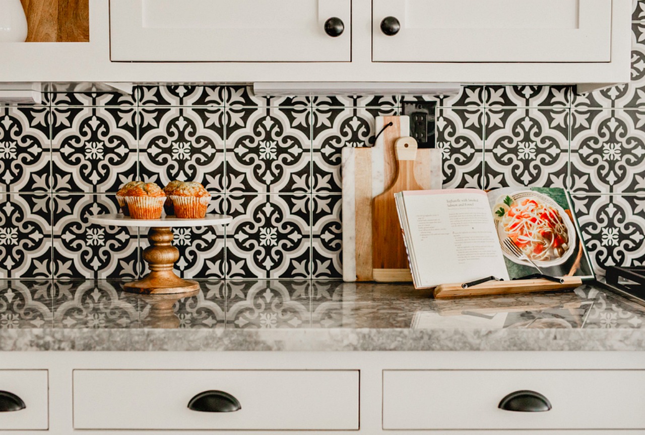 Kitchen Backsplash Installation With