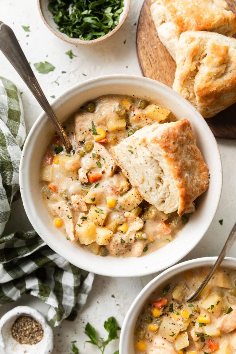 Slow cooker chicken pot pie soup